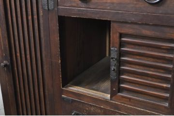 和製アンティーク　関西地方　檜(ヒノキ)材　欅(ケヤキ)材　和モダンな雰囲気を醸し出すデザインが素敵な二段重ね階段箪笥(時代箪笥、収納箪笥、和タンス)(R-068590)