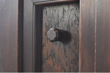 和製アンティーク　関西地方　檜(ヒノキ)材　欅(ケヤキ)材　和モダンな雰囲気を醸し出すデザインが素敵な二段重ね階段箪笥(時代箪笥、収納箪笥、和タンス)(R-068590)