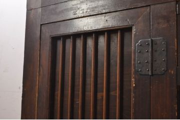 和製アンティーク　関西地方　檜(ヒノキ)材　欅(ケヤキ)材　和モダンな雰囲気を醸し出すデザインが素敵な二段重ね階段箪笥(時代箪笥、収納箪笥、和タンス)(R-068590)