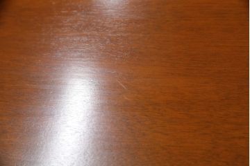 中古　横浜ダニエル(daniel)　アーリーアメリカンシリーズ　幕板と挽き物脚の凝ったデザインが目を惹く丸テーブル(ラウンドテーブル、2人掛け、ダイニングテーブル)(R-068592)