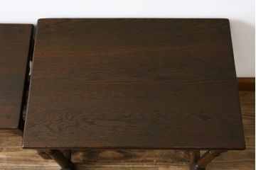 ヨーロッパアンティーク　重厚!!　オーク材　凝った作りとデザインが目を引くネストテーブル(サイドテーブル、カフェテーブル、コーヒーテーブル)(R-068594)