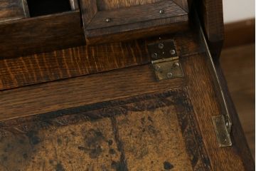 イギリスアンティーク　上手物!!　オーク材　上品な佇まいが魅力のライティングビューロー(デスク、机、簿記机、ワークデスク、在宅用、在宅ワーク用、英国)(R-068597)