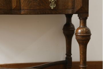 イギリスアンティーク　上手物!!　オーク材　上品な佇まいが魅力のライティングビューロー(デスク、机、簿記机、ワークデスク、在宅用、在宅ワーク用、英国)(R-068597)