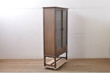 和製ビンテージ　神戸洋家具　オーク材　クラシカルで品のある佇まいが美しいキャビネット(カップボード、食器棚、戸棚、収納棚、飾り棚、ヴィンテージ)(R-068599)