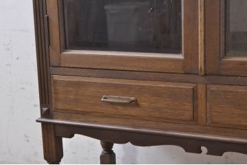 和製ビンテージ　神戸洋家具　オーク材　クラシカルで品のある佇まいが美しいキャビネット(カップボード、食器棚、戸棚、収納棚、飾り棚、ヴィンテージ)(R-068599)