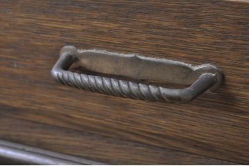 和製ビンテージ　神戸洋家具　オーク材　クラシカルで品のある佇まいが美しいキャビネット(カップボード、食器棚、戸棚、収納棚、飾り棚、ヴィンテージ)(R-068599)