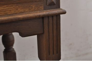 和製ビンテージ　神戸洋家具　オーク材　クラシカルで品のある佇まいが美しいキャビネット(カップボード、食器棚、戸棚、収納棚、飾り棚、ヴィンテージ)(R-068599)