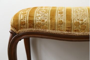 中古　DREXEL HERITAGE(ドレクセルヘリテイジ)　Touraine(ツーレイン)　猫脚の優美な曲線デザインが目を惹くスツール(チェア、椅子、オットマン、)(R-068612)