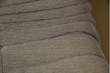 中古　フランス家具　ligne roset(リーン・ロゼ)　ROSETTOGO(ロゼトーゴ)　洗練されたモダンデザインが目を引く二人掛けソファ(リーンロゼ、2人掛け、ローソファ)(R-068619)