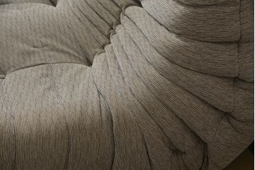 中古　フランス家具　ligne roset(リーン・ロゼ)　ROSETTOGO(ロゼトーゴ)　洗練されたモダンデザインが目を引く二人掛けソファ(リーンロゼ、2人掛け、ローソファ)(R-068619)