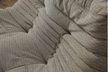 中古　フランス家具　ligne roset(リーン・ロゼ)　ROSETTOGO(ロゼトーゴ)　洗練されたモダンデザインが目を引く二人掛けソファ(リーンロゼ、2人掛け、ローソファ)(R-068619)