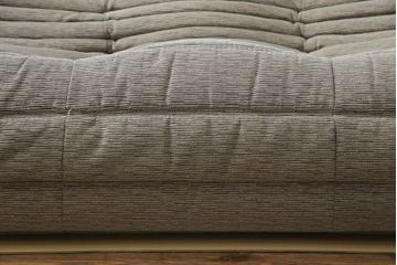 中古　フランス家具　ligne roset(リーン・ロゼ)　ROSETTOGO(ロゼトーゴ)　洗練されたモダンデザインが目を引く二人掛けソファ(リーンロゼ、2人掛け、ローソファ)(R-068619)