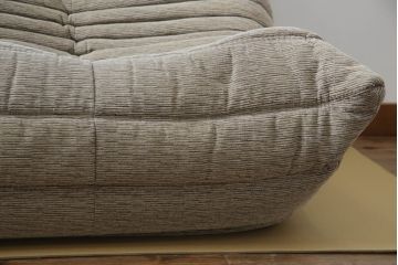中古　フランス家具　ligne roset(リーン・ロゼ)　ROSETTOGO(ロゼトーゴ)　洗練されたモダンデザインが目を引く二人掛けソファ(リーンロゼ、2人掛け、ローソファ)(R-068619)