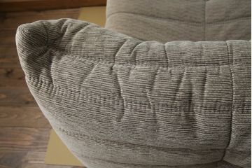 中古　フランス家具　ligne roset(リーン・ロゼ)　ROSETTOGO(ロゼトーゴ)　洗練されたモダンデザインが目を引く二人掛けソファ(リーンロゼ、2人掛け、ローソファ)(R-068619)
