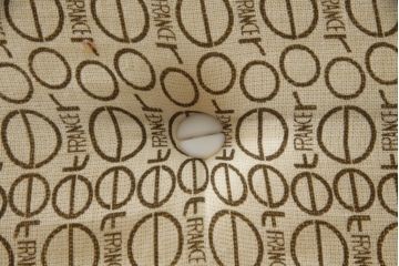 中古　フランス家具　ligne roset(リーン・ロゼ)　ROSETTOGO(ロゼトーゴ)　洗練されたモダンデザインが目を引く二人掛けソファ(リーンロゼ、2人掛け、ローソファ)(R-068619)