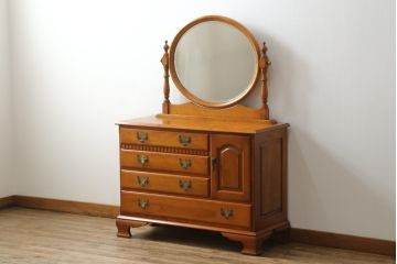 中古　横浜クラシック家具　ダニエル(Daniel)　ラウンド型の鏡が印象的なドレッシングチェスト(ドレッサー、鏡台、ミラー)(R-068623)