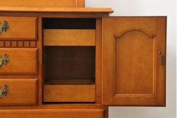 中古　横浜クラシック家具　ダニエル(Daniel)　ラウンド型の鏡が印象的なドレッシングチェスト(ドレッサー、鏡台、ミラー)(R-068623)