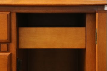 中古　横浜クラシック家具　ダニエル(Daniel)　ラウンド型の鏡が印象的なドレッシングチェスト(ドレッサー、鏡台、ミラー)(R-068623)