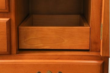 中古　横浜クラシック家具　ダニエル(Daniel)　ラウンド型の鏡が印象的なドレッシングチェスト(ドレッサー、鏡台、ミラー)(R-068623)
