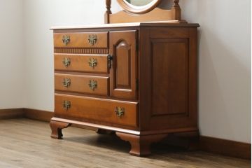 中古　横浜クラシック家具　ダニエル(Daniel)　ラウンド型の鏡が印象的なドレッシングチェスト(ドレッサー、鏡台、ミラー)(R-068623)