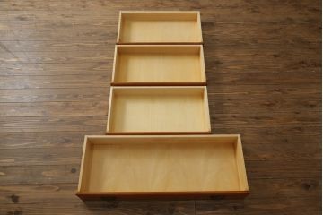 中古　横浜クラシック家具　ダニエル(Daniel)　ラウンド型の鏡が印象的なドレッシングチェスト(ドレッサー、鏡台、ミラー)(R-068623)