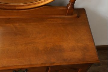 中古　横浜クラシック家具　ダニエル(Daniel)　ラウンド型の鏡が印象的なドレッシングチェスト(ドレッサー、鏡台、ミラー)(R-068623)