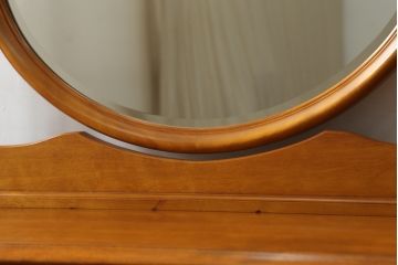 中古　横浜クラシック家具　ダニエル(Daniel)　ラウンド型の鏡が印象的なドレッシングチェスト(ドレッサー、鏡台、ミラー)(R-068623)