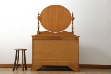 中古　横浜クラシック家具　ダニエル(Daniel)　ラウンド型の鏡が印象的なドレッシングチェスト(ドレッサー、鏡台、ミラー)(R-068623)