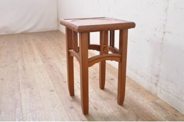 和製アンティーク　古い洋館で使われていた栓材製のサイドテーブル(花台、飾り台、エンドテーブル、ナイトテーブル)(R-068630)