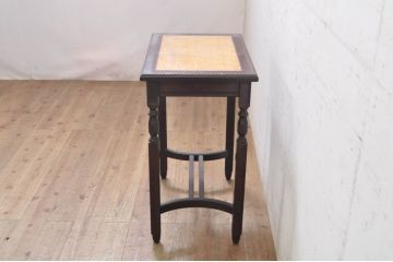 和製アンティーク　古い洋館で使われていた大正ロマンの雰囲気漂うカバ材のサイドテーブル(花台、飾り台、エンドテーブル、ナイトテーブル)(R-068635)