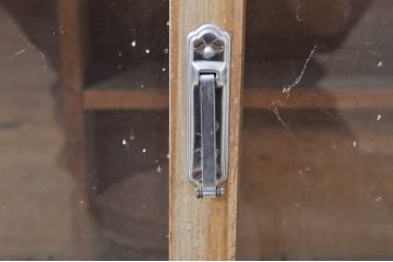 和製ビンテージ　昭和レトロな佇まいが魅力的な収納棚(サイドボード、サイドキャビネット、戸棚、食器棚、飾り棚、ガラスケース、店舗什器、本箱、ブックケース、ヴィンテージ)(R-068638)