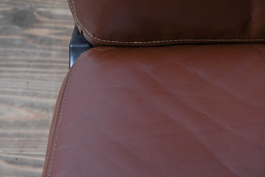 和製ビンテージ　CONDE HOUSE(カンディハウス)　Hock(ホック)　落ち着いた寛ぎの空間づくりにおすすめな1人掛けレザーソファとオットマンのセット　(R-068643)