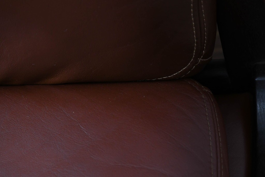 和製ビンテージ　CONDE HOUSE(カンディハウス)　Hock(ホック)　落ち着いた寛ぎの空間づくりにおすすめな1人掛けレザーソファとオットマンのセット　(R-068643)