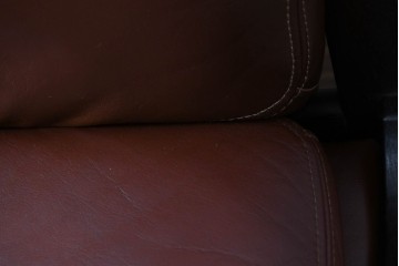 和製ビンテージ　CONDE HOUSE(カンディハウス)　Hock(ホック)　落ち着いた寛ぎの空間づくりにおすすめな1人掛けレザーソファとオットマンのセット　(R-068643)