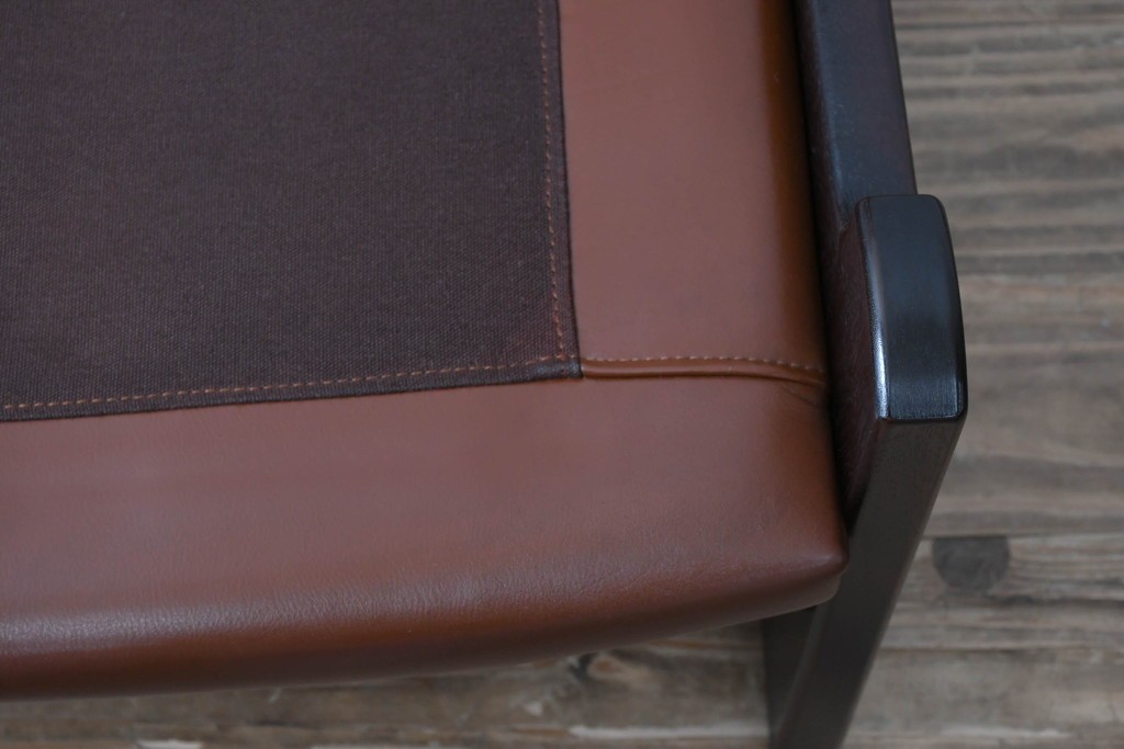 和製ビンテージ　CONDE HOUSE(カンディハウス)　Hock(ホック)　落ち着いた寛ぎの空間づくりにおすすめな1人掛けレザーソファとオットマンのセット　(R-068643)