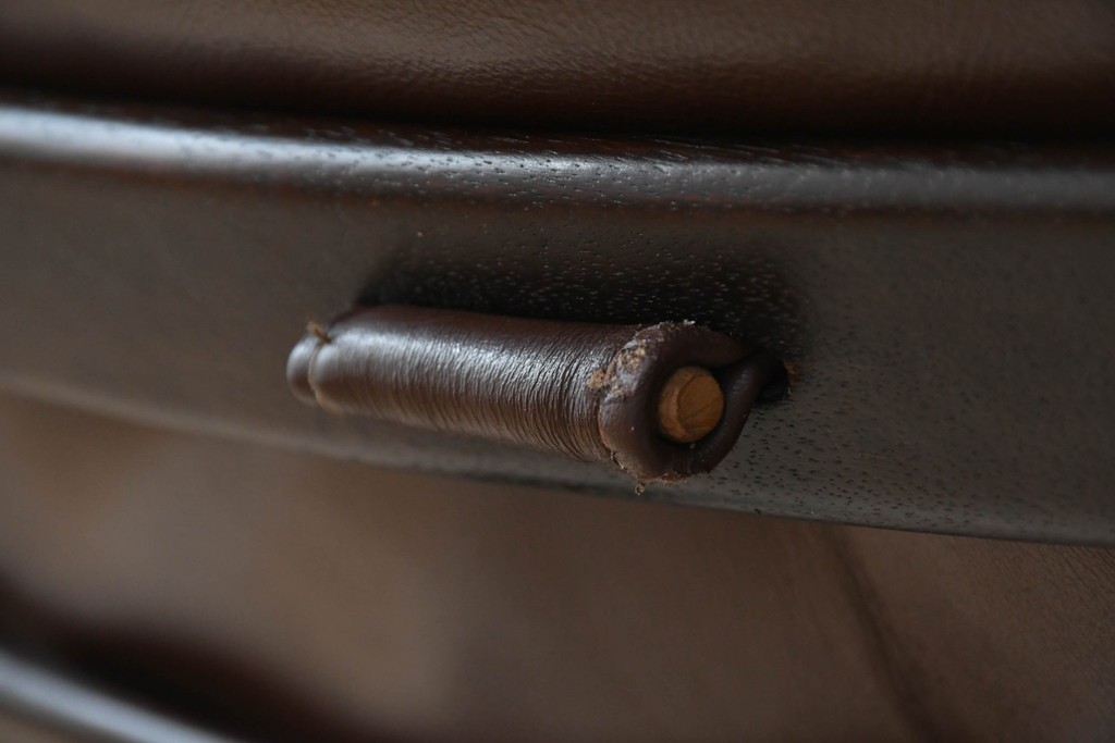 和製ビンテージ　CONDE HOUSE(カンディハウス)　Hock(ホック)　落ち着いた寛ぎの空間づくりにおすすめな1人掛けレザーソファとオットマンのセット　(R-068643)