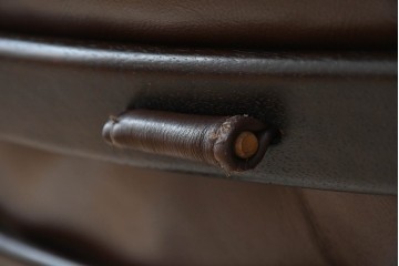 和製ビンテージ　CONDE HOUSE(カンディハウス)　Hock(ホック)　落ち着いた寛ぎの空間づくりにおすすめな1人掛けレザーソファとオットマンのセット　(R-068643)