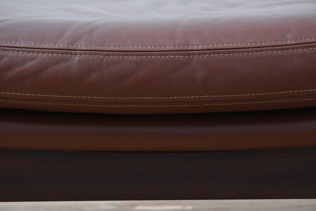 和製ビンテージ　CONDE HOUSE(カンディハウス)　Hock(ホック)　落ち着いた寛ぎの空間づくりにおすすめな1人掛けレザーソファとオットマンのセット　(R-068643)