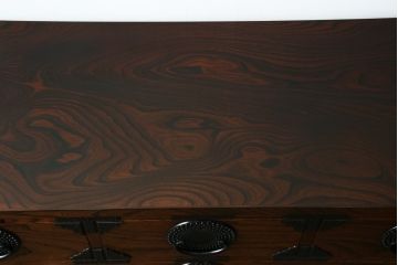 中古　岩谷堂箪笥　漆塗り　あられ紋様の金具が目を惹く、和モダンな空間づくりにおすすめのサイドチェスト(引き出し、衣装箪笥、収納たんす、整理箪笥、和タンス、サイドボード)(R-068646)