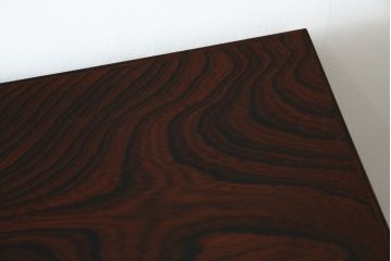 中古　岩谷堂箪笥　漆塗り　あられ紋様の金具が目を惹く、和モダンな空間づくりにおすすめのサイドチェスト(引き出し、衣装箪笥、収納たんす、整理箪笥、和タンス、サイドボード)(R-068646)