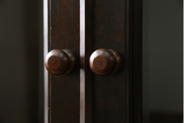 和製ヴィンテージ　松本民芸家具　深い色味が魅力的な小振りのブックケース　定価約37万円　(R-068650)