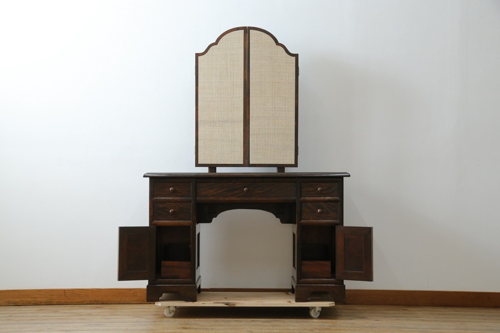 和製ヴィンテージ　希少モデル　松本民芸家具　深みのある色合いで落ち着いた雰囲気溢れる三面鏡付きドレッサー　(R-068653)