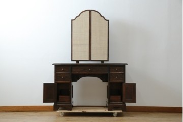 和製ヴィンテージ　希少モデル　松本民芸家具　深みのある色合いで落ち着いた雰囲気溢れる三面鏡付きドレッサー　(R-068653)