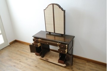 和製ヴィンテージ　希少モデル　松本民芸家具　深みのある色合いで落ち着いた雰囲気溢れる三面鏡付きドレッサー　(R-068653)