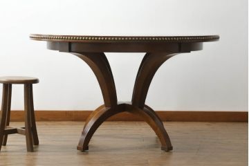 中古　サァラ麻布購入品　アメリカ最高級ブランド　センチュリー(CENTURY)　アンティーク調　マホガニー材　サイドのデザインが魅力的なラウンドダイニングテーブル(丸テーブル、2人掛け、4人掛け)(定価約100万円)(R-068660)