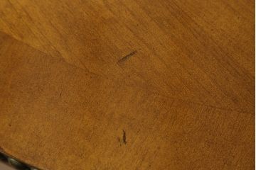 中古　サァラ麻布購入品　アメリカ最高級ブランド　センチュリー(CENTURY)　アンティーク調　マホガニー材　サイドのデザインが魅力的なラウンドダイニングテーブル(丸テーブル、2人掛け、4人掛け)(定価約100万円)(R-068660)