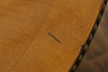中古　サァラ麻布購入品　アメリカ最高級ブランド　センチュリー(CENTURY)　アンティーク調　マホガニー材　サイドのデザインが魅力的なラウンドダイニングテーブル(丸テーブル、2人掛け、4人掛け)(定価約100万円)(R-068660)