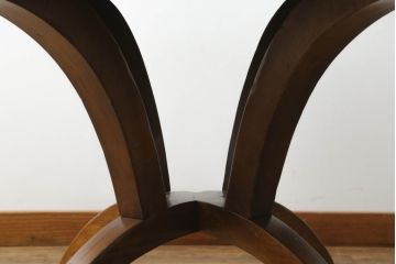 中古　サァラ麻布購入品　アメリカ最高級ブランド　センチュリー(CENTURY)　アンティーク調　マホガニー材　サイドのデザインが魅力的なラウンドダイニングテーブル(丸テーブル、2人掛け、4人掛け)(定価約100万円)(R-068660)