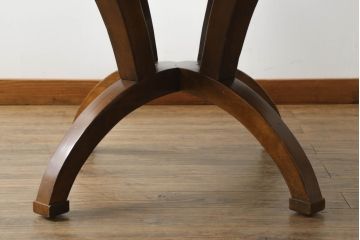 中古　サァラ麻布購入品　アメリカ最高級ブランド　センチュリー(CENTURY)　アンティーク調　マホガニー材　サイドのデザインが魅力的なラウンドダイニングテーブル(丸テーブル、2人掛け、4人掛け)(定価約100万円)(R-068660)