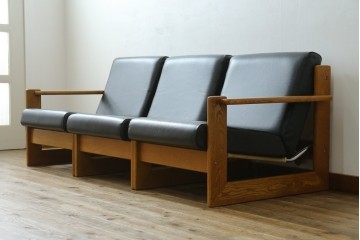 和製ビンテージ　富士ファニチャー　牛革　ゆったりとしたくつろぎの時間を演出するセパレートスタイルの3人掛けソファ　(R-068662)